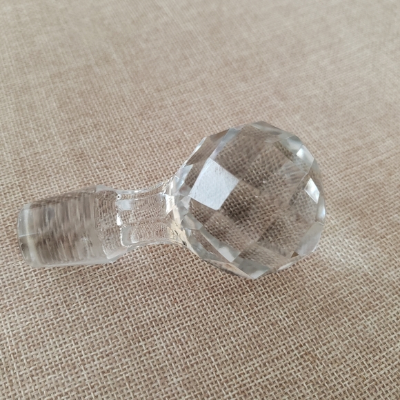 Crystal Bottle Stopper, Round with facets, Excellent Condition - Picture 2 of 10